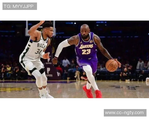 字母哥盛赞詹姆斯称其为所有运动员的榜样与自己最敬仰的球员之一